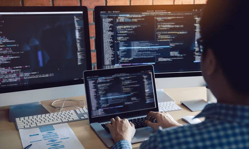 数据科学选型：R与Python如何赋能茂县网站建设？
